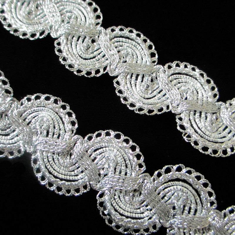 750.3 Single zig ruff metallic gimp bright silver 7/8" (22mm) - Palladia Passementerie
 - 2