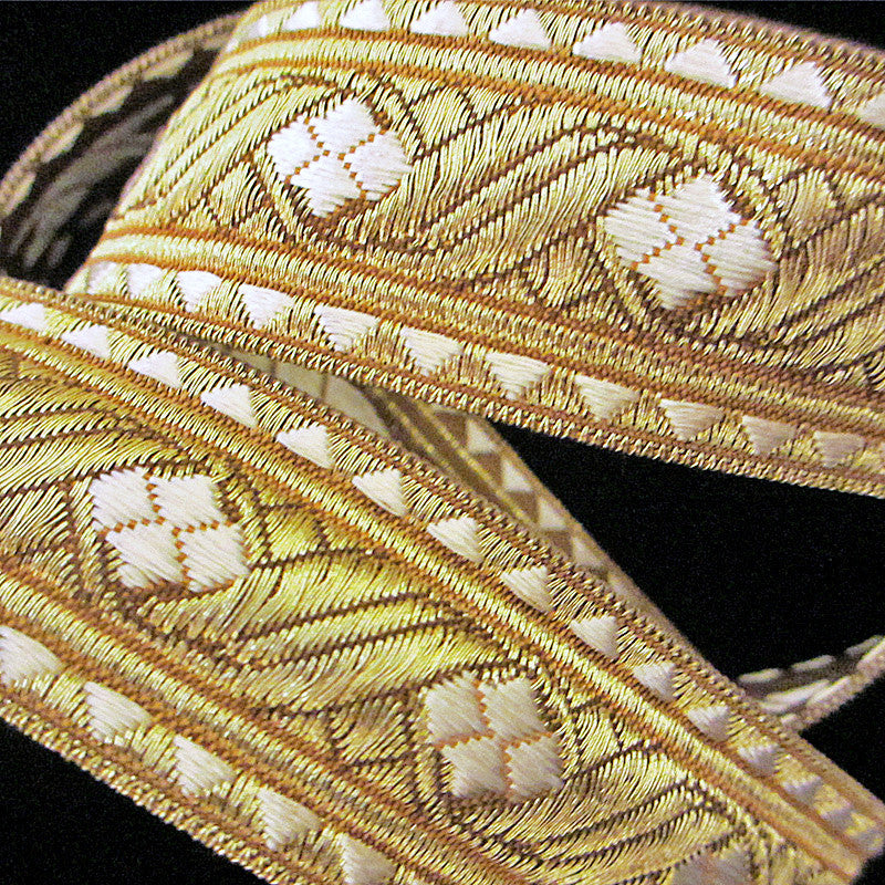 823.3 Diamond white metallic galloon 1-1/8" (30mm) - Palladia Passementerie
 - 2